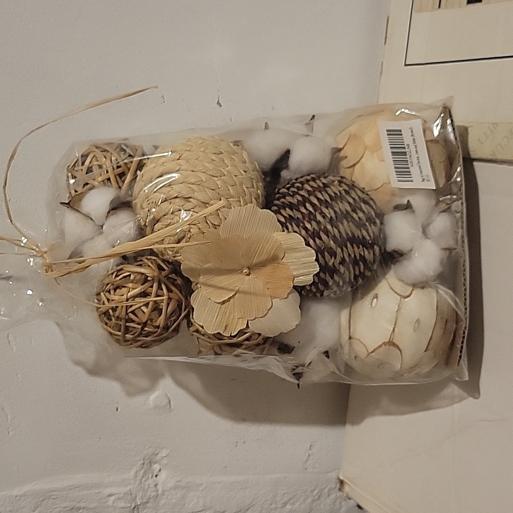 Natural potpourri bowl filler